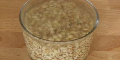 Шаг 1: рассольника с копченой колбасой и перловкой