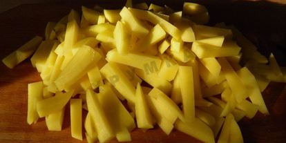 Шаг 3: рассольника с копченой колбасой и перловкой