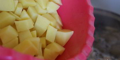 Шаг 1: рассольника с маслятами и ветчиной