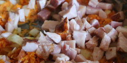 Шаг 2: рассольника с маслятами и ветчиной