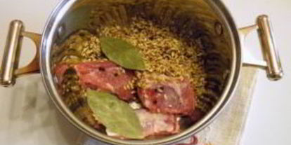 Шаг 1: рассольника с перловкой и солеными огурцами