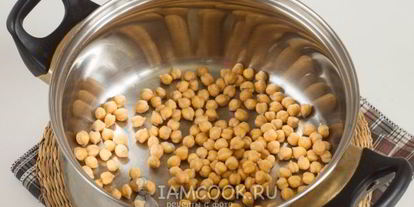 Шаг 5: рассольника с перловкой, солеными огурцами и нутом