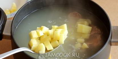 Шаг 9: рассольника с томатом, перловкой и солеными огурцами