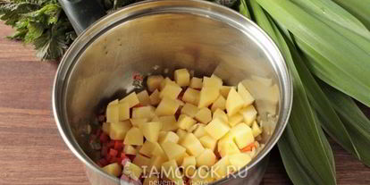 Шаг 3: постных зеленых щей с крапивой и китайским чесноком