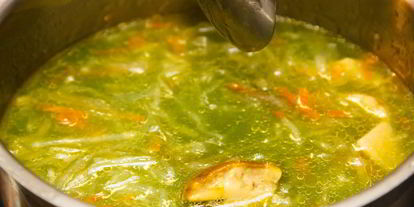 Шаг 7: щей из квашеной капусты с белыми грибами