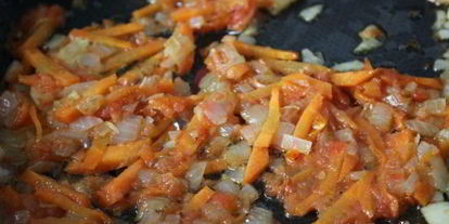 Шаг 2: щей из молодой капусты на курином бульоне