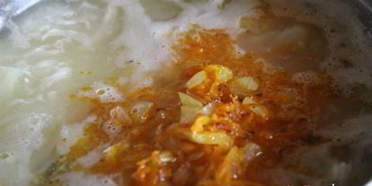 Шаг 5: щей из свежей и квашеной капусты на курином бульоне