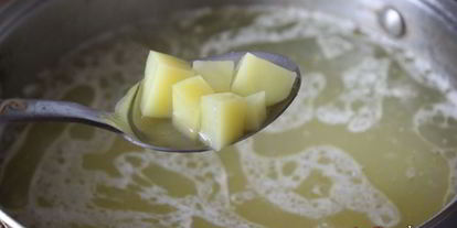 Шаг 1: щей с мангольдом на курином бульоне