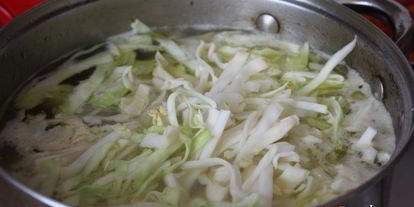 Шаг 4: щей с мангольдом на курином бульоне