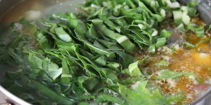 Шаг 7: щей с мангольдом на курином бульоне