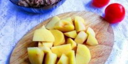 Шаг 2: щей с тушенкой