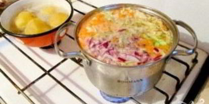 Шаг 3: щей с тушенкой