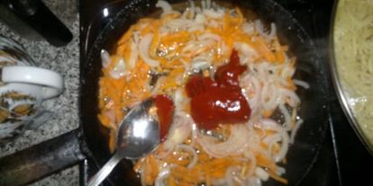 Шаг 2: мясной сборной солянки с картошкой