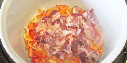 Шаг 3: мясной солянки в мультиварке