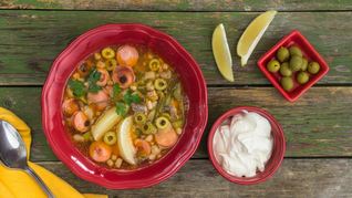 Рецепт Сборной солянки с грудинкой, курицей и сосисками