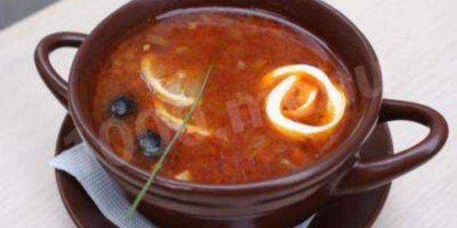 Рецепт Солянки классической с мясным набором и маслинами и огурцами