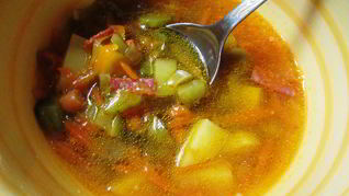 Рецепт Солянки мясной с солеными огурцами