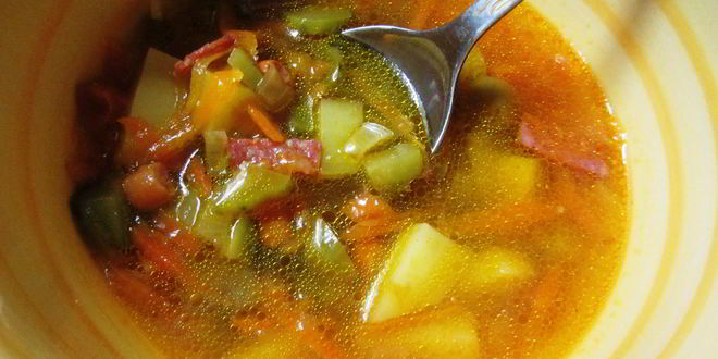 Рецепт солянки мясной с солеными огурцами