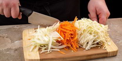 Шаг 1: солянки с капустой по-домашнему