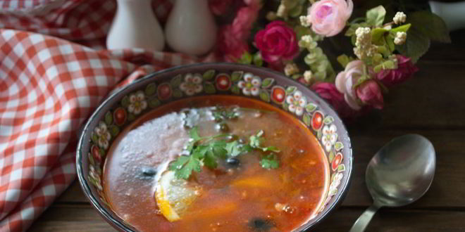 Рецепт солянки с колбасой