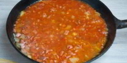 Шаг 6: солянки с колбасой