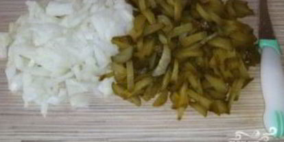 Шаг 2: солянки с мясом и колбасой