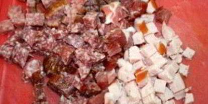 Шаг 3: солянки сборной мясной с картошкой