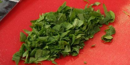 Шаг 2: супа из авокадо с конкильони, фаршированными шпинатом