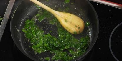 Шаг 4: супа из авокадо с конкильони, фаршированными шпинатом