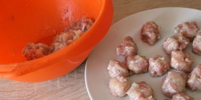 Шаг 1: супа-лапши с фрикадельками и яйцом