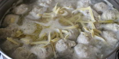 Шаг 3: супа-лапши с фрикадельками и яйцом