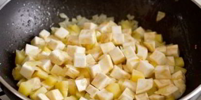 Шаг 4: супа-пюре из корневого сельдерея с голубым сыром