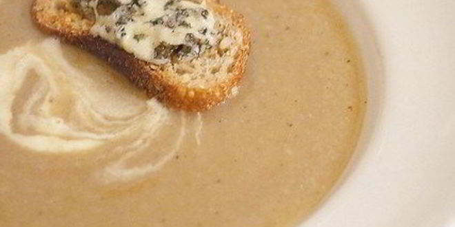 Рецепт Супа-пюре из пастернака с луком-пореем и петрушкой