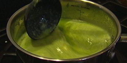 Шаг 7: супа-пюре из спаржи с клецками из феты