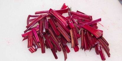 Шаг 3: свекольника холодного с ботвой