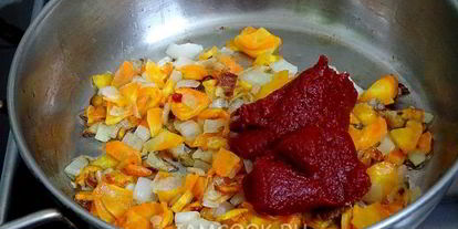 Шаг 4: свекольника с сосисками и сметаной