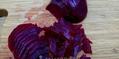 Шаг 5: свекольника с сосисками и сметаной