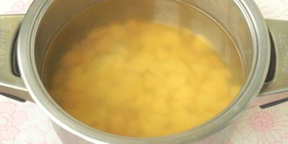 Шаг 1: свекольника со щавелем, фасолью и шампиньонами