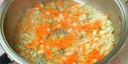 Шаг 2: свекольника со щавелем, фасолью и шампиньонами