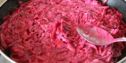 Шаг 5: свекольного супа со сметаной