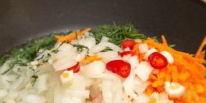 Шаг 1: горячего сырного супа с колбасой