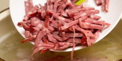 Шаг 5: горячего сырного супа с колбасой