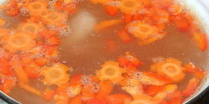 Шаг 1: сырно-томатного суп на курином бульоне