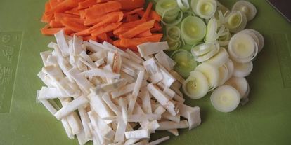 Шаг 4: сырного супа с куриными фрикадельками