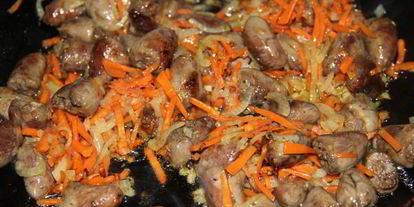 Шаг 1: сырного супа с куриными сердечками