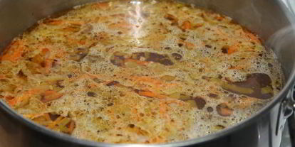 Шаг 2: сырного супа с куриными сердечками