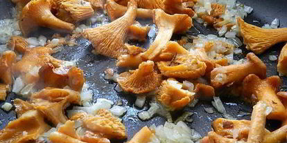 Шаг 1: сырного супа с лисичками и беконом