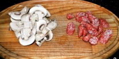 Шаг 2: сырного супа с шампиньонами и копченостями