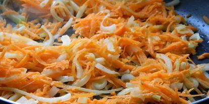 Шаг 5: сырного супа с сосисками