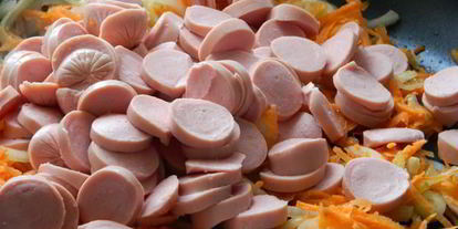 Шаг 6: сырного супа с сосисками